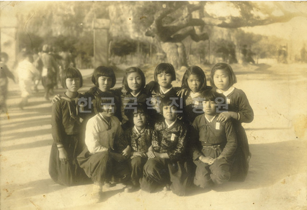풍남초등학교 여학생들의 기념사진이다.