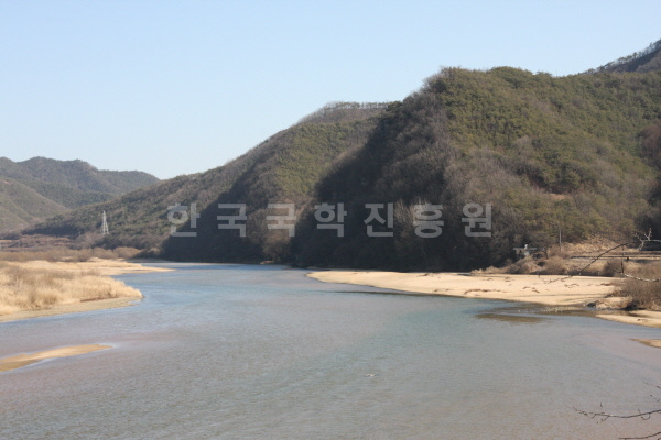 남포홍교 (강 너비가 가장 좁은 곳에 설치)